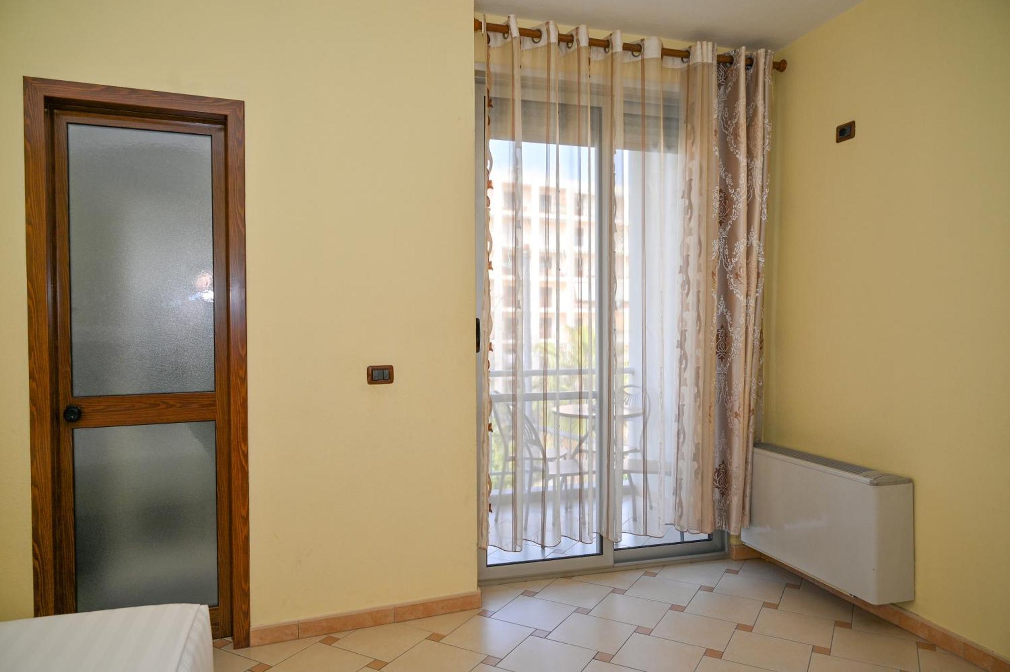 Hotel Vila Emes Durres Room photo